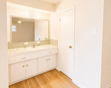 10223 Knoboak Drive - Photo Thumbnail 12