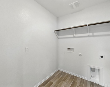 149 Hackberry Ln - Photo Thumbnail 17
