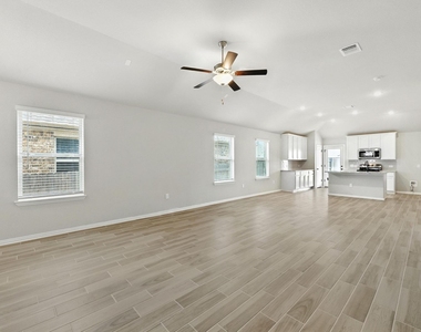 149 Hackberry Ln - Photo Thumbnail 4