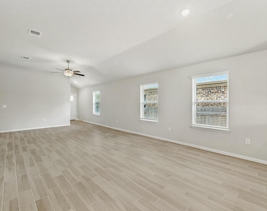 149 Hackberry Ln - Photo Thumbnail 7