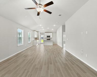 149 Hackberry Ln - Photo Thumbnail 5
