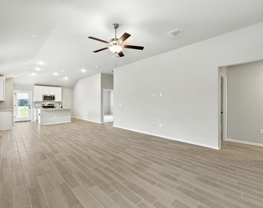149 Hackberry Ln - Photo Thumbnail 6