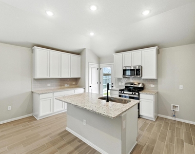 149 Hackberry Ln - Photo Thumbnail 9
