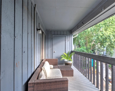 9009 Richmond Avenue - Photo Thumbnail 9