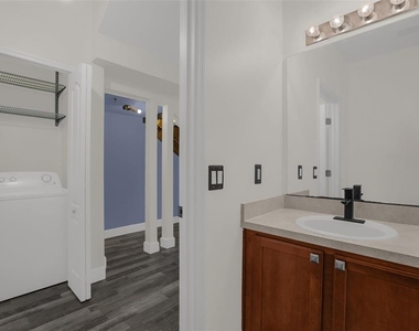 740 Ashworth Overlook Drive - Photo Thumbnail 15