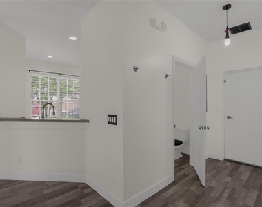 740 Ashworth Overlook Drive - Photo Thumbnail 25
