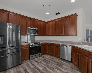 740 Ashworth Overlook Drive - Photo Thumbnail 10