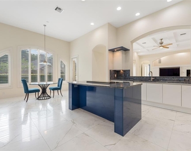 9701 Lake Isleworth Court - Photo Thumbnail 7