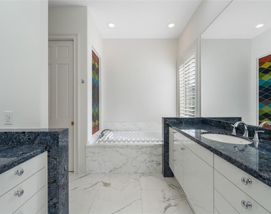 9701 Lake Isleworth Court - Photo Thumbnail 16