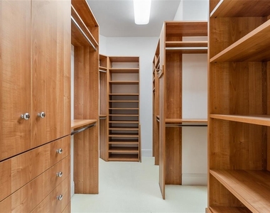 9701 Lake Isleworth Court - Photo Thumbnail 19