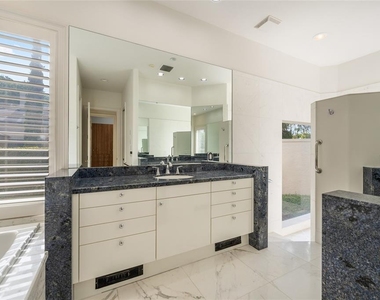 9701 Lake Isleworth Court - Photo Thumbnail 15