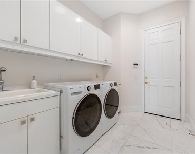 9701 Lake Isleworth Court - Photo Thumbnail 32