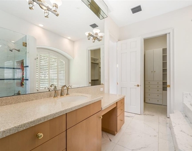 9701 Lake Isleworth Court - Photo Thumbnail 30