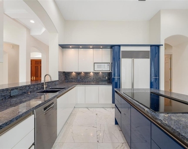 9701 Lake Isleworth Court - Photo Thumbnail 10