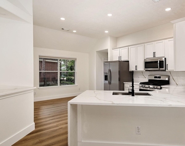 122 Abram - Photo Thumbnail 1