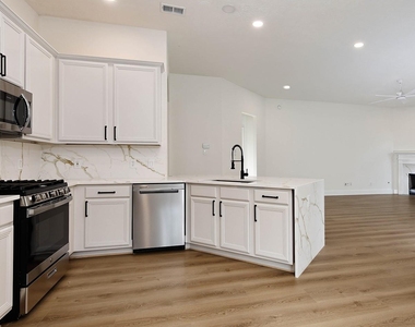 122 Abram - Photo Thumbnail 10