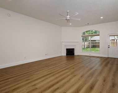 122 Abram - Photo Thumbnail 3