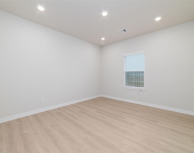 5831 Westwood Shore Drive - Photo Thumbnail 8