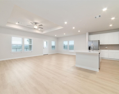 5831 Westwood Shore Drive - Photo Thumbnail 10