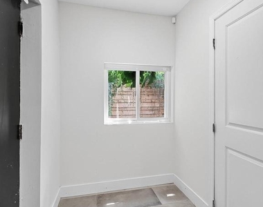 3020 Euclid Avenue - Photo Thumbnail 9