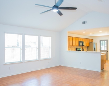 91 Genesee Ridge Drive - Photo Thumbnail 7