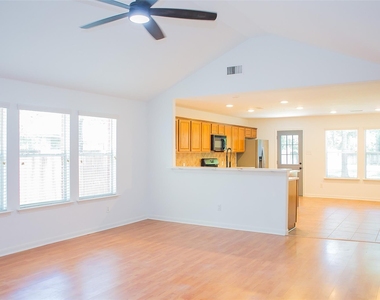 91 Genesee Ridge Drive - Photo Thumbnail 4