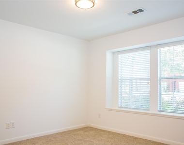 91 Genesee Ridge Drive - Photo Thumbnail 16
