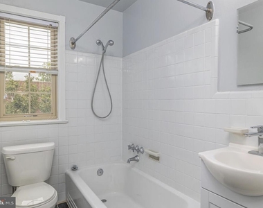 150 E Wynnewood Road - Photo Thumbnail 5