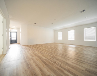 2615 Olivine Stone Drive - Photo Thumbnail 3