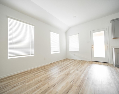 2615 Olivine Stone Drive - Photo Thumbnail 7