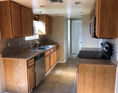 15403 Bow Lane - Photo Thumbnail 5