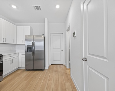 1738 Revolution Way - Photo Thumbnail 16