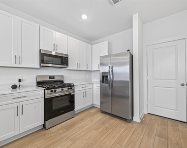 1738 Revolution Way - Photo Thumbnail 17