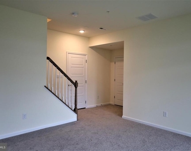 61 Becker Drive - Photo Thumbnail 3