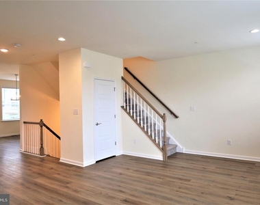61 Becker Drive - Photo Thumbnail 8