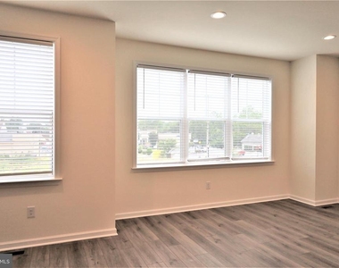 61 Becker Drive - Photo Thumbnail 6