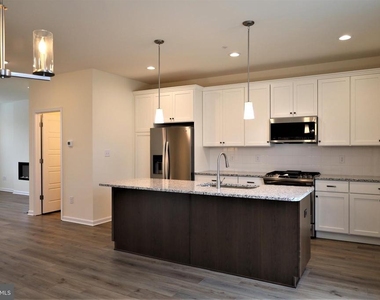 61 Becker Drive - Photo Thumbnail 13