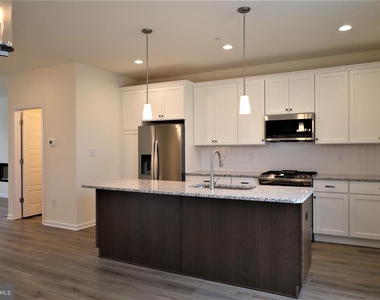 61 Becker Drive - Photo Thumbnail 12