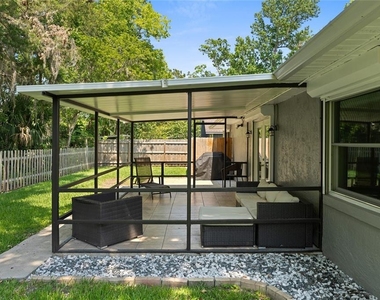 909 Bentwood Lane - Photo Thumbnail 17