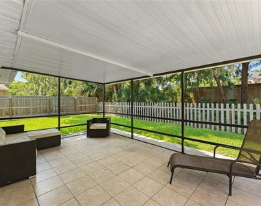 909 Bentwood Lane - Photo Thumbnail 16