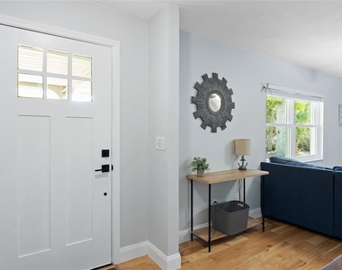 909 Bentwood Lane - Photo Thumbnail 3