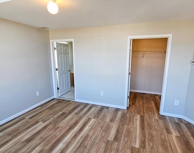 380 Radio Rd - Photo Thumbnail 33