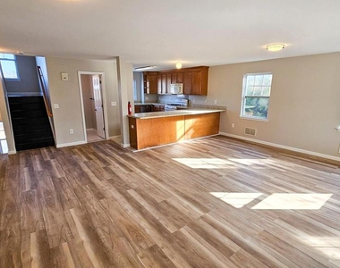 380 Radio Rd - Photo Thumbnail 15