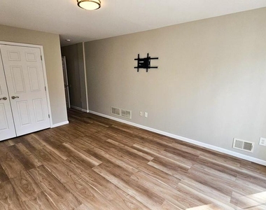 380 Radio Rd - Photo Thumbnail 7