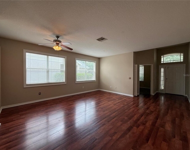 6520 Bridgecrest Drive - Photo Thumbnail 4