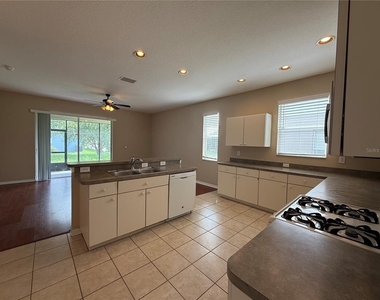 6520 Bridgecrest Drive - Photo Thumbnail 9
