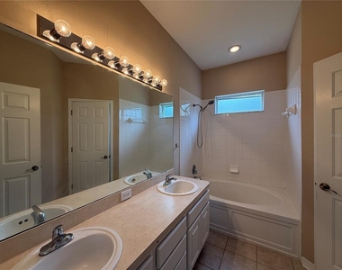 6520 Bridgecrest Drive - Photo Thumbnail 16