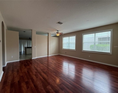6520 Bridgecrest Drive - Photo Thumbnail 5