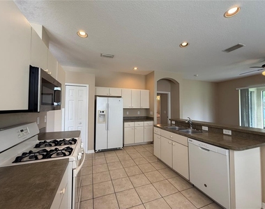 6520 Bridgecrest Drive - Photo Thumbnail 10