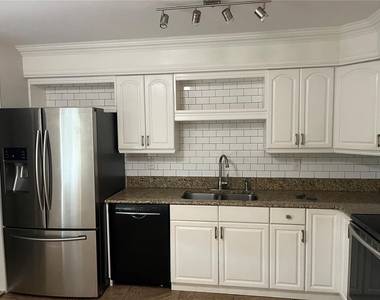 3101 Village Lane - Photo Thumbnail 18